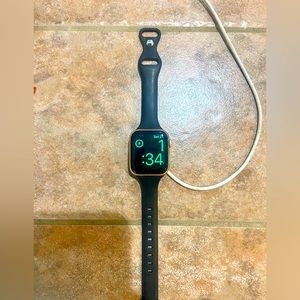 Apple Watch Series 5 GPS + Cellular, 40mm Rose Gold 5 FREE bands included